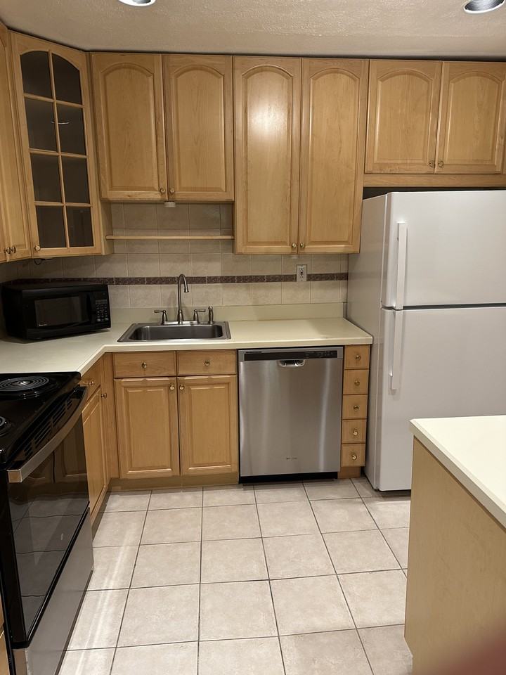111 Amberly Dr #D - Photo 2 of 17