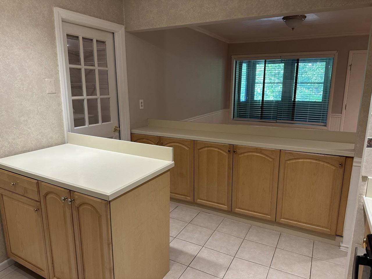 111 Amberly Dr #D - Photo 4 of 17