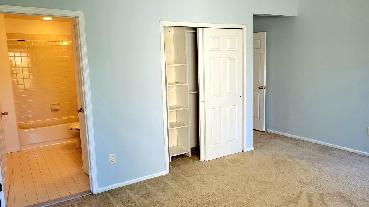 1114 Oakcroft Ln #1114 - Photo 3 of 21