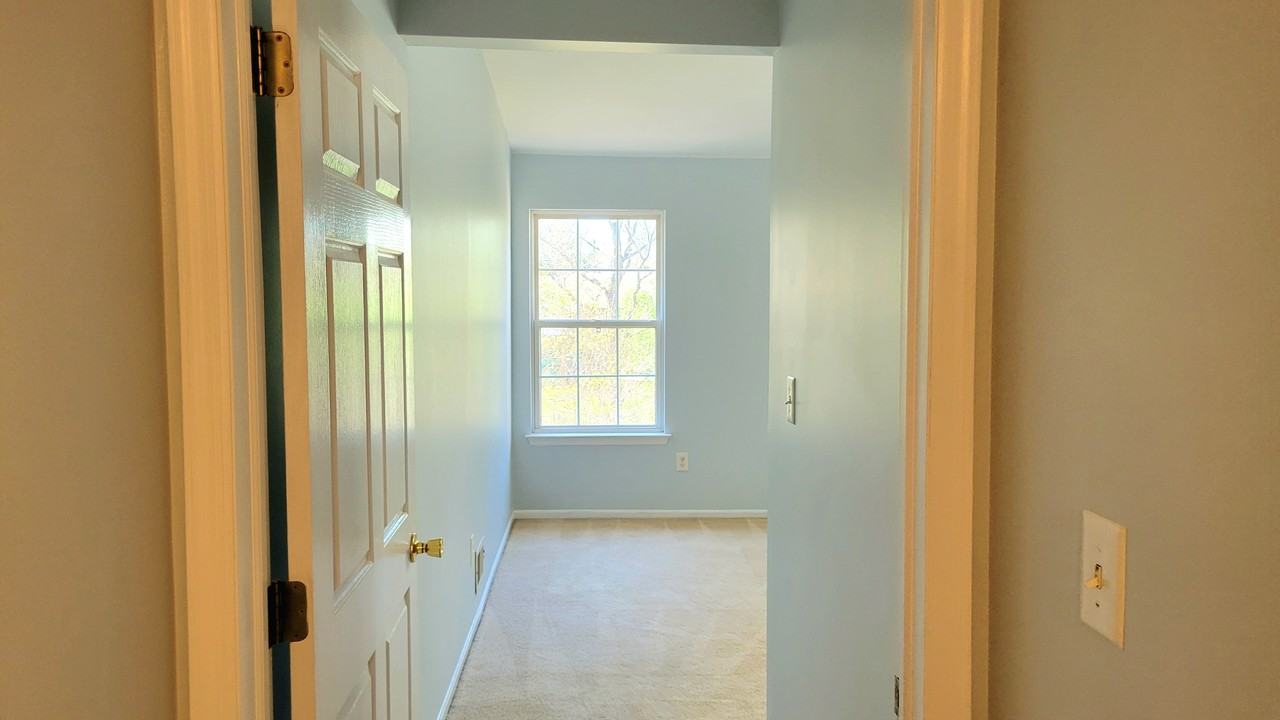 1114 Oakcroft Ln #1114 - Photo 4 of 21