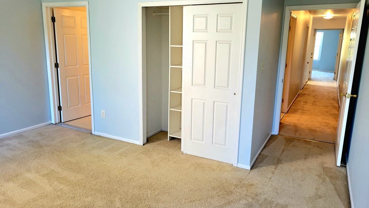 1114 Oakcroft Ln #1114 - Photo 5 of 21