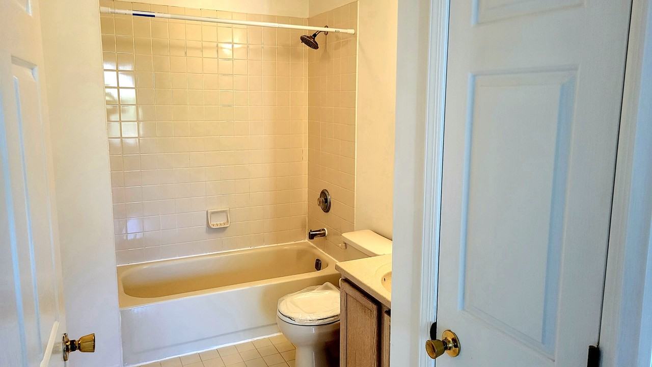 1114 Oakcroft Ln #1114 - Photo 7 of 21
