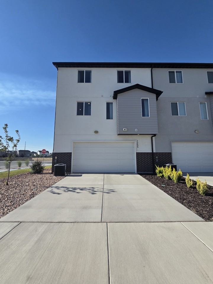 1355 E 1360 N #1355 - Photo 3 of 21