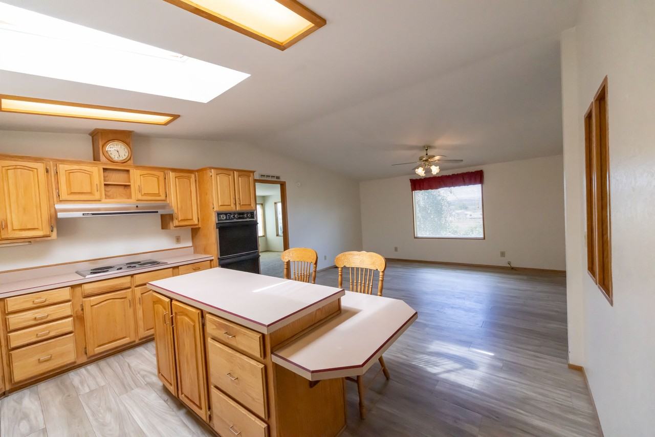 481 S Pomona Rd #NA - Photo 2 of 9