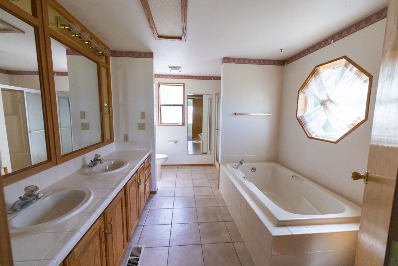481 S Pomona Rd #NA - Photo 5 of 9
