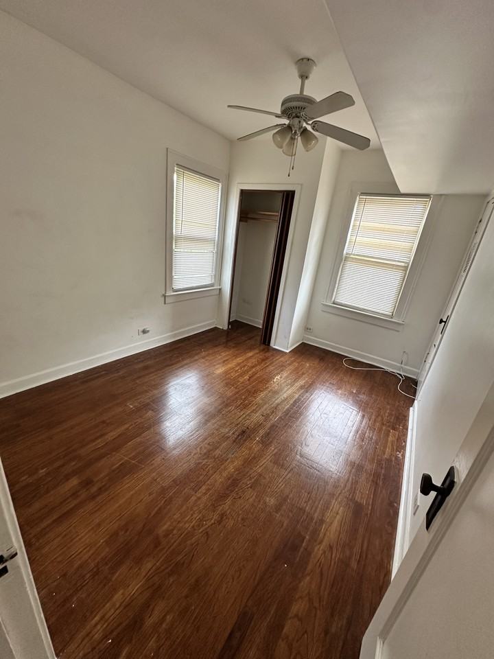 8737 S Langley Ave #2SOUTH - Photo 4 of 5