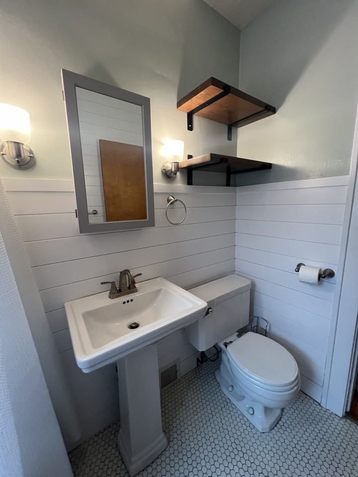2606 Sunset Ave #2 - Photo 7 of 8