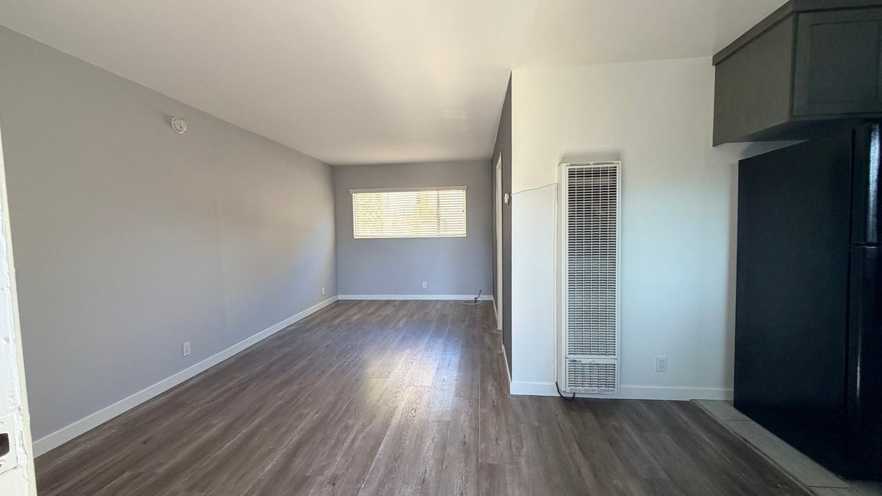 15483 Moorpark St #28 - Photo 2 of 13