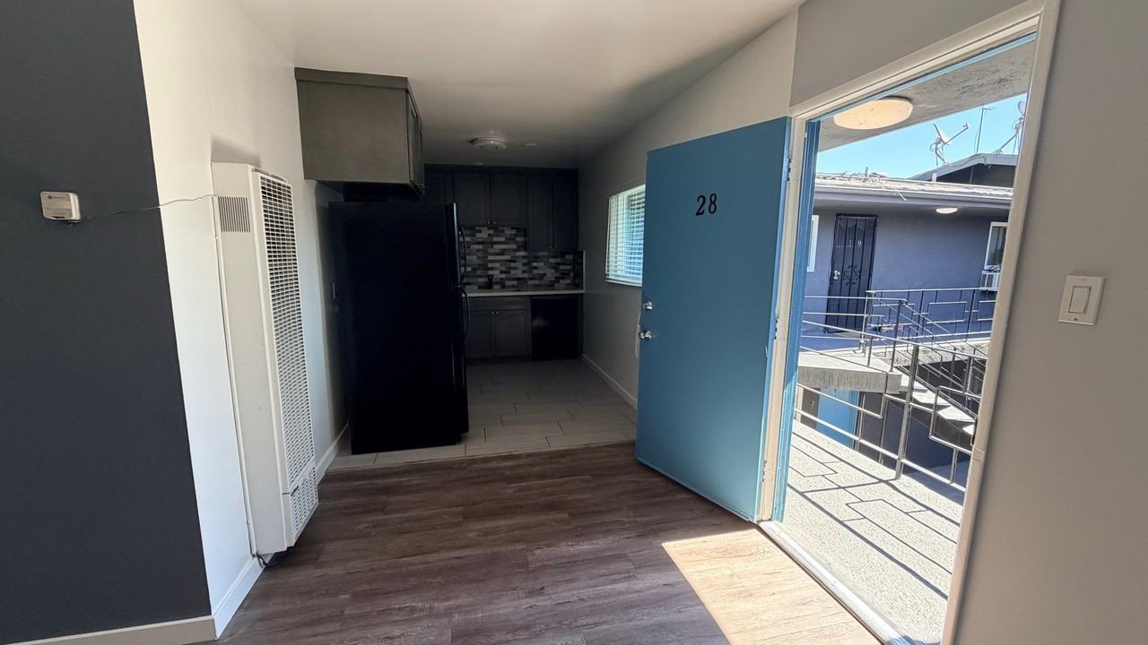 15483 Moorpark St #28 - Photo 3 of 13