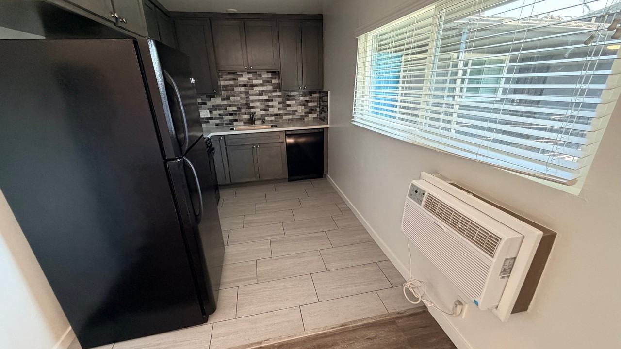 15483 Moorpark St #28 - Photo 4 of 13