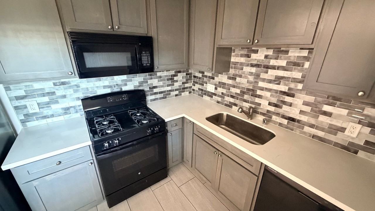 15483 Moorpark St #28 - Photo 5 of 13