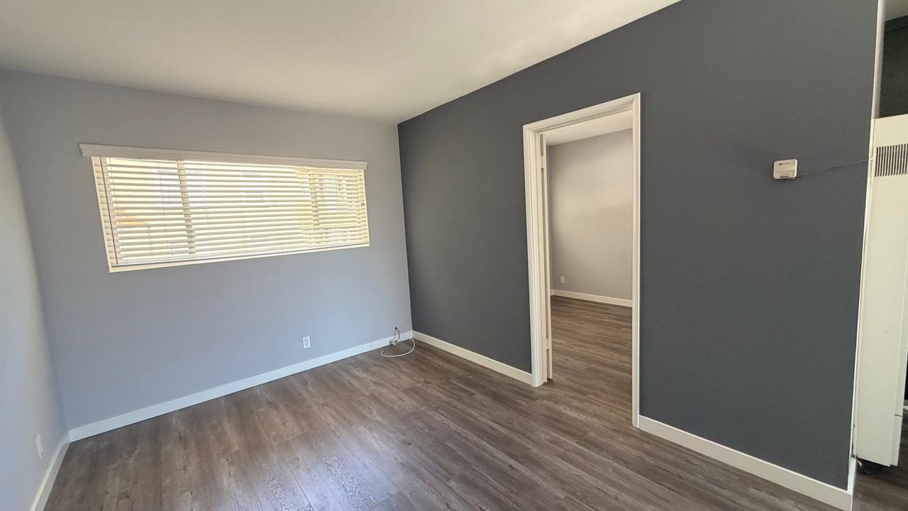 15483 Moorpark St #28 - Photo 6 of 13