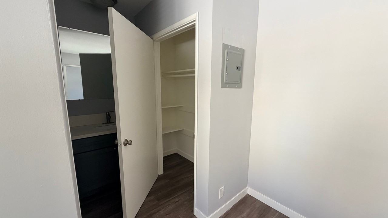 15483 Moorpark St #28 - Photo 7 of 13