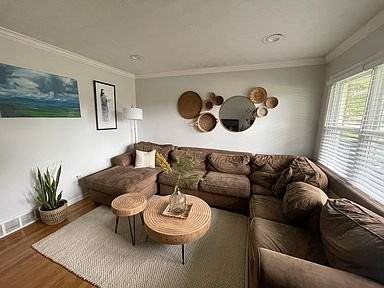 3564 Camelot Dr - Photo 3 of 11