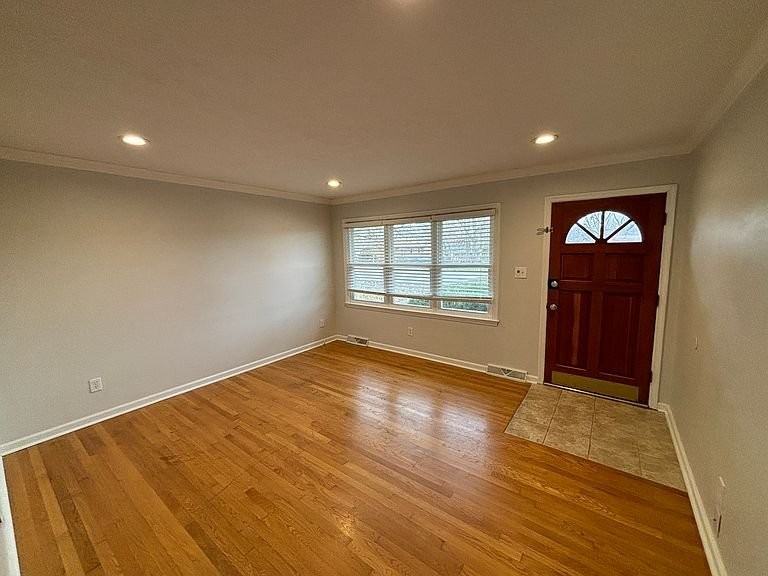 3564 Camelot Dr - Photo 5 of 11