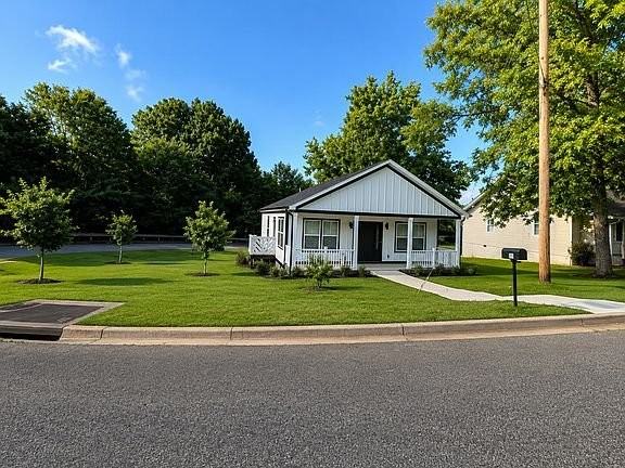22 Owens St - Photo 2 of 14