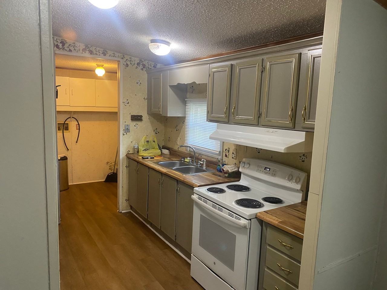 253 Crosscreek Rd - Photo 2 of 5