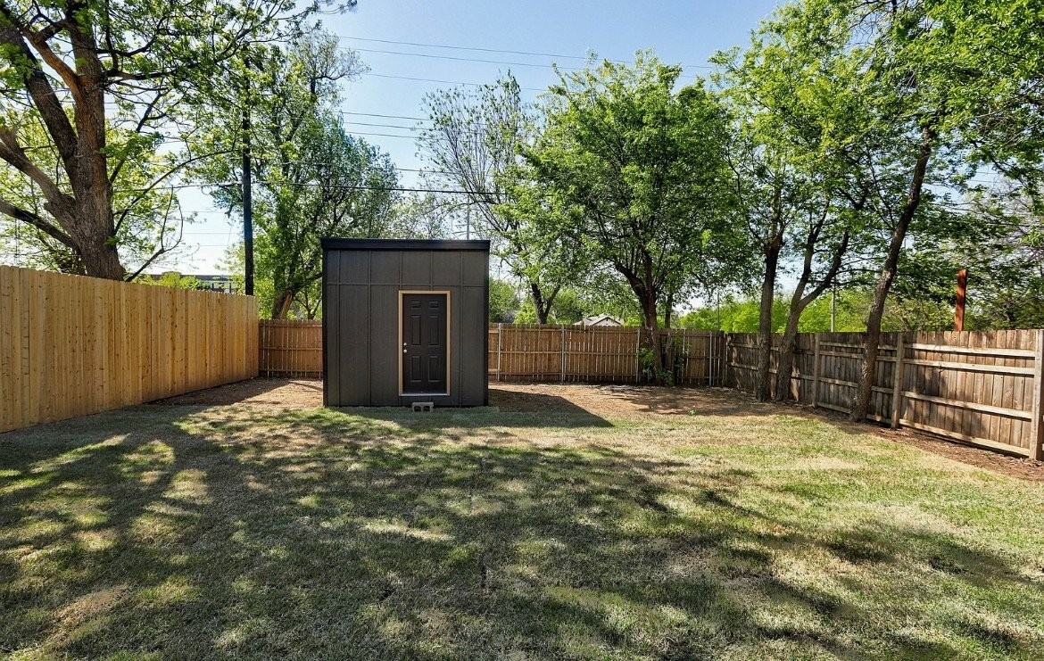 1922 W Park Pl - Photo 3 of 20