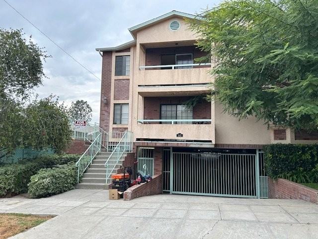 623 E Cypress Ave #301