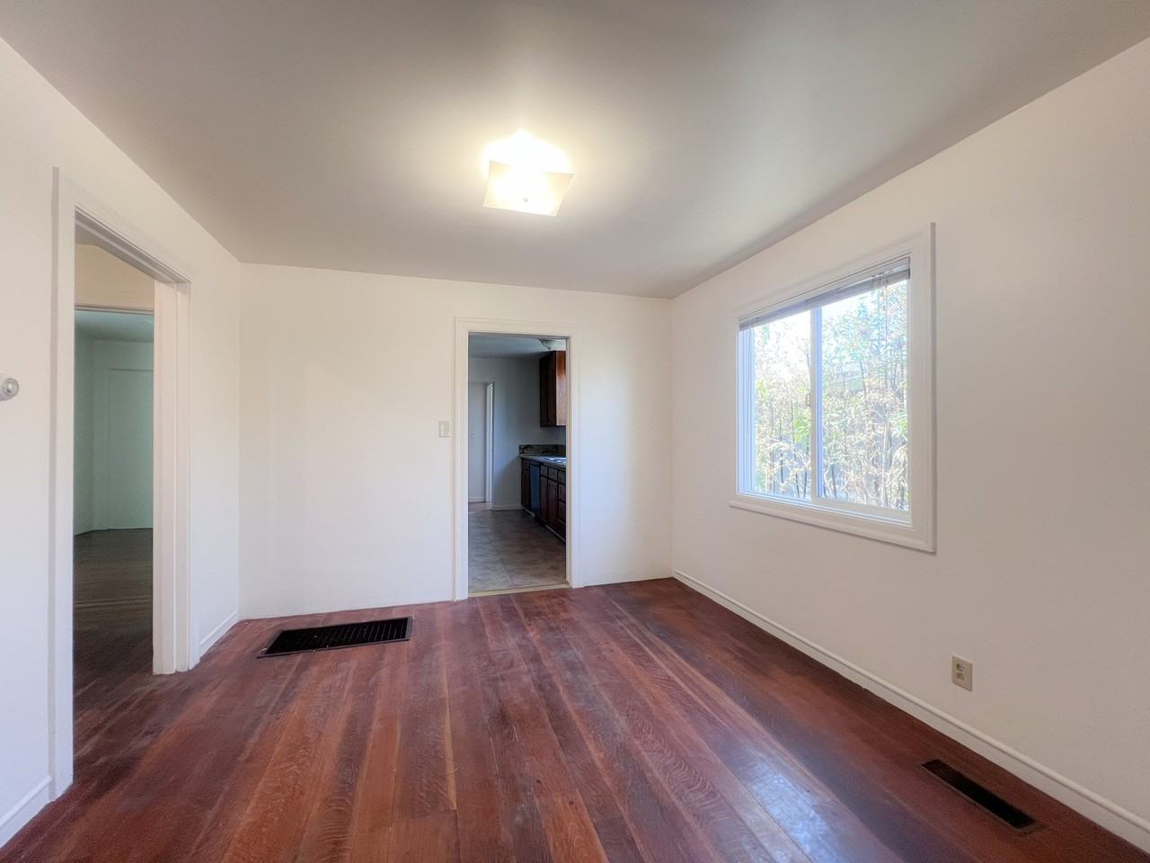 1054 Cornell Ave - Photo 4 of 20