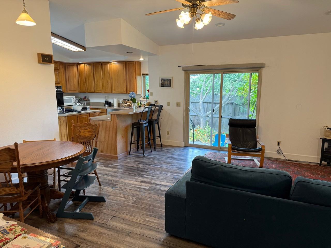 429 Maple Ave - Photo 4 of 13