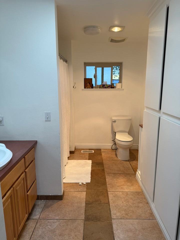 429 Maple Ave - Photo 6 of 13