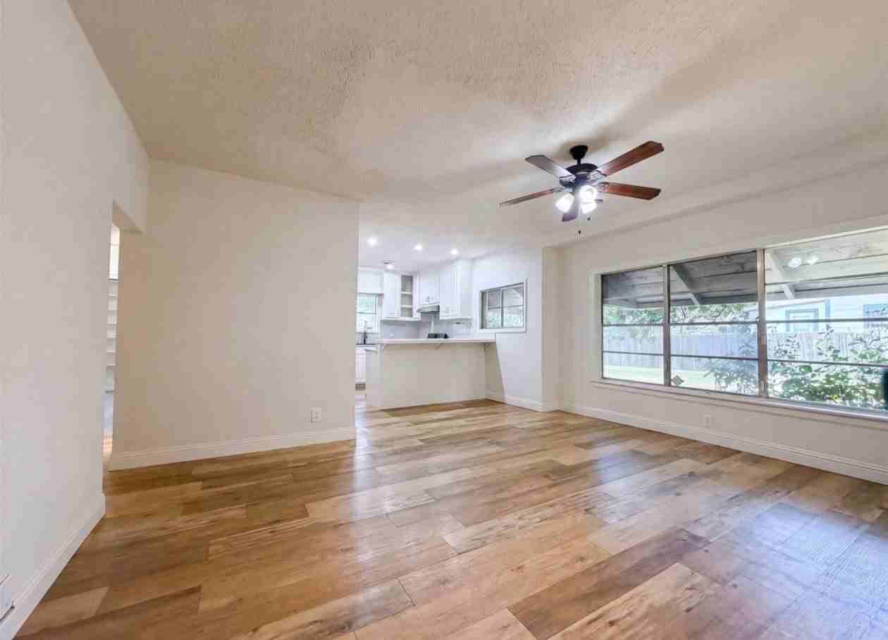 5109 Malinda Ln S - Photo 3 of 4