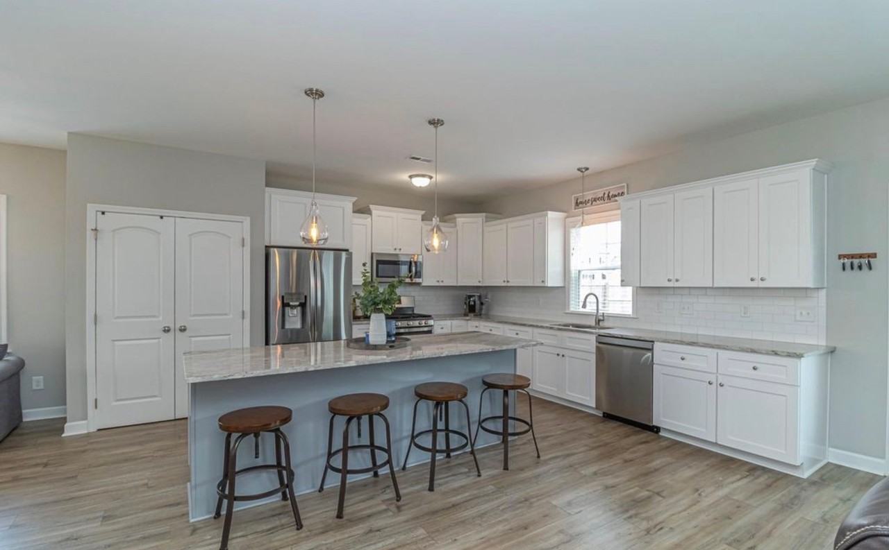 300 Stonebridge Dr - Photo 2 of 31