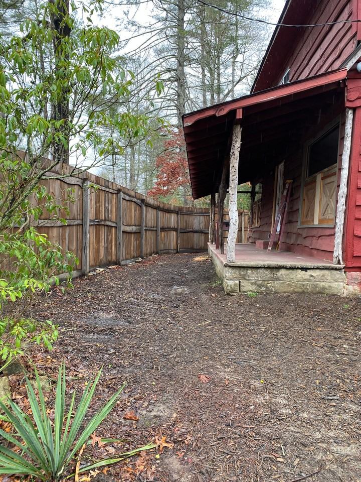 7009 Greenville Hwy - Photo 2 of 8