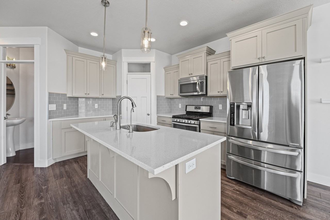 4442 W Lone Shadow Ln - Photo 5 of 20