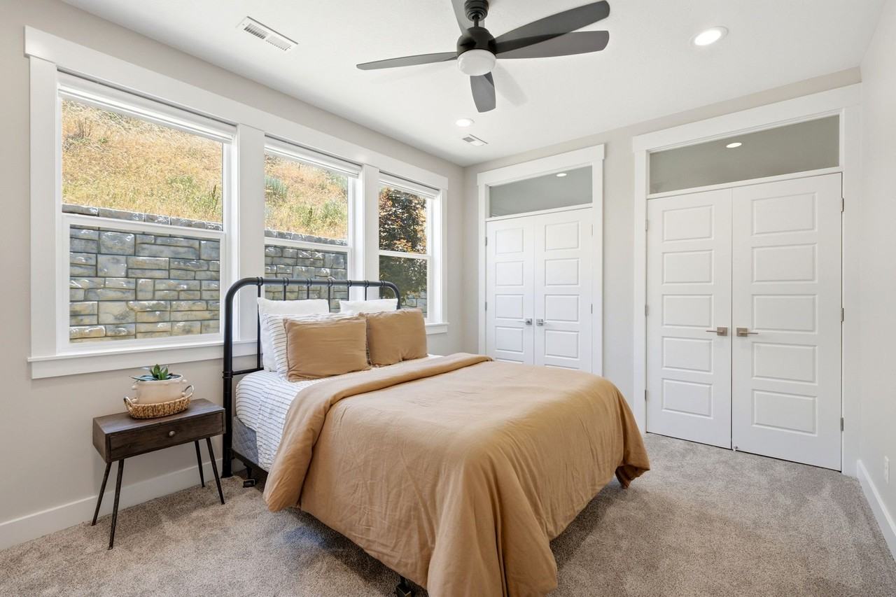 4762 Southeast - Photo 4 of 20