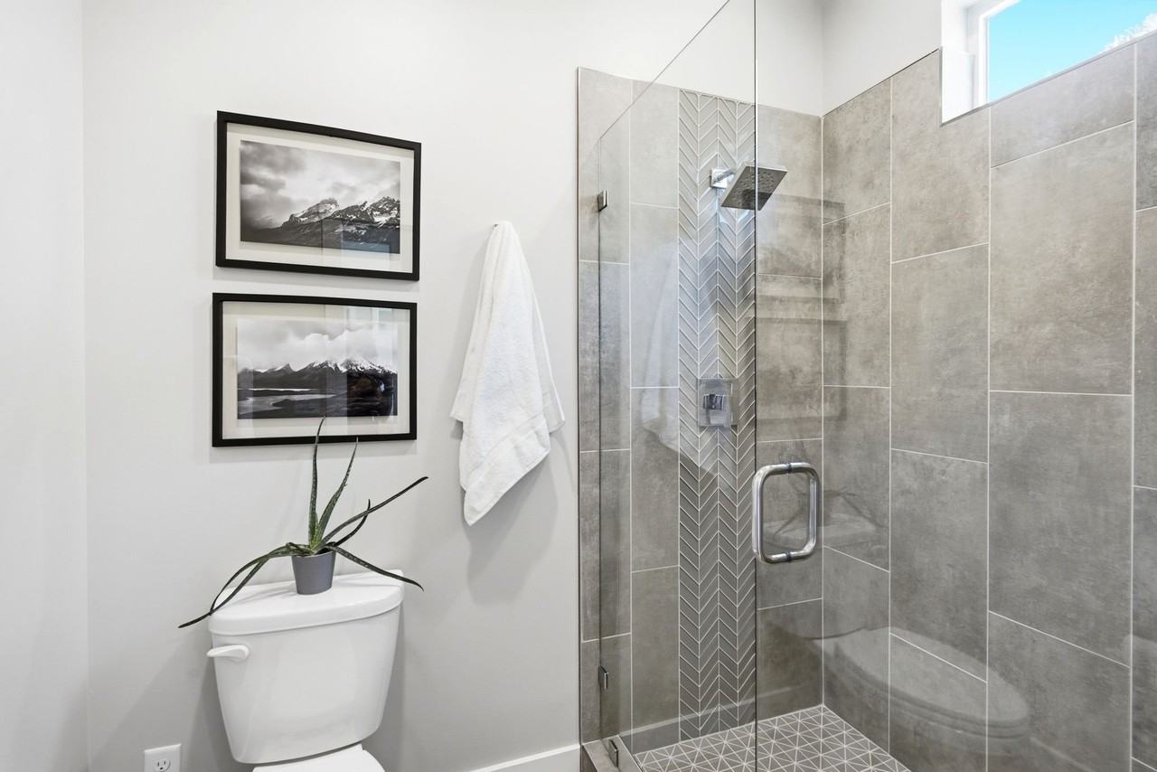 4762 Southeast - Photo 6 of 20