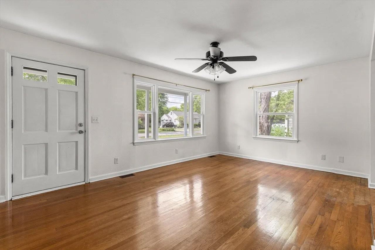 1604 E Ridge Ave - Photo 3 of 19