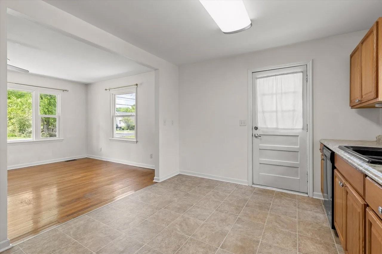 1604 E Ridge Ave - Photo 7 of 19