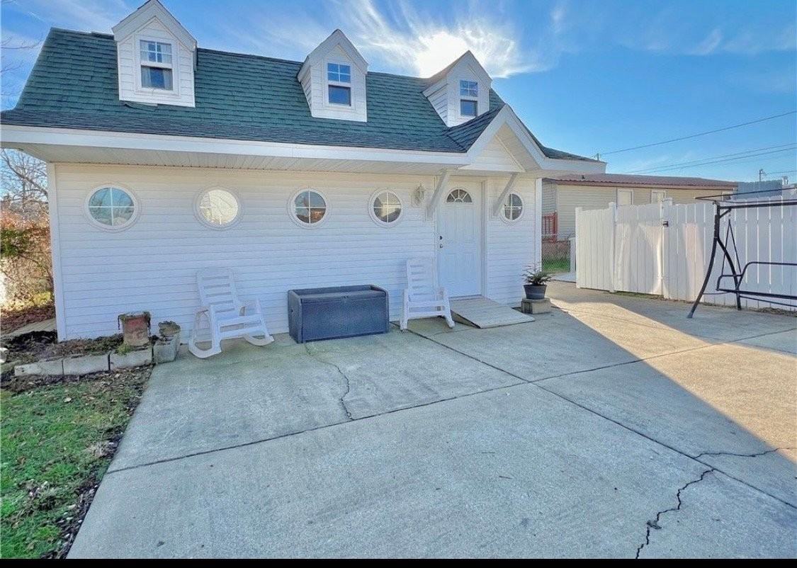3216 Howard Ave - Photo 3 of 9