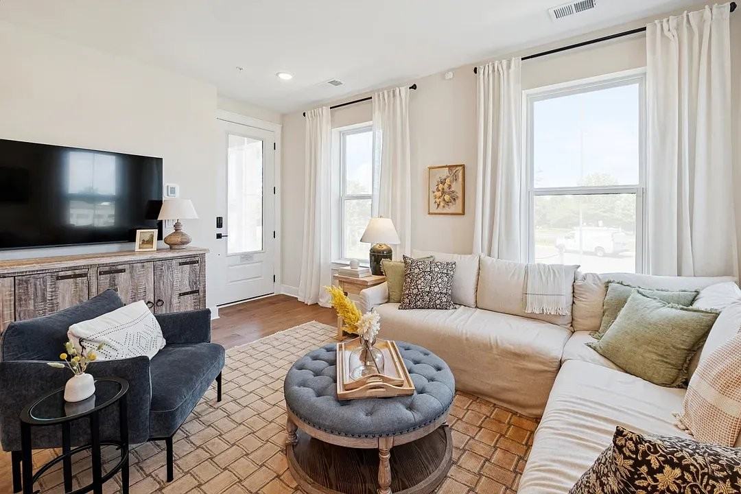 14945 Deco Cir - Photo 3 of 14