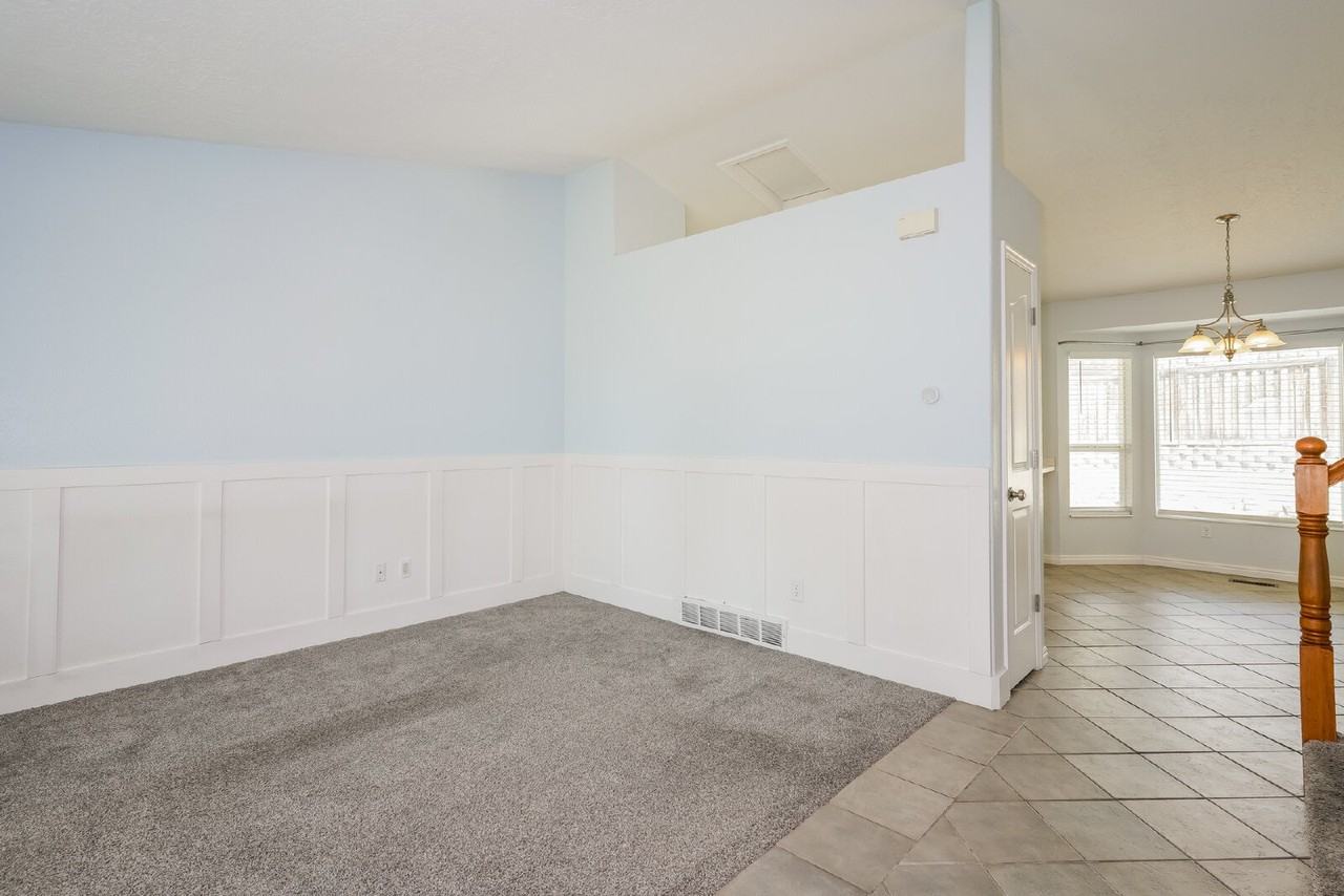 460 W 2325 N - Photo 3 of 20