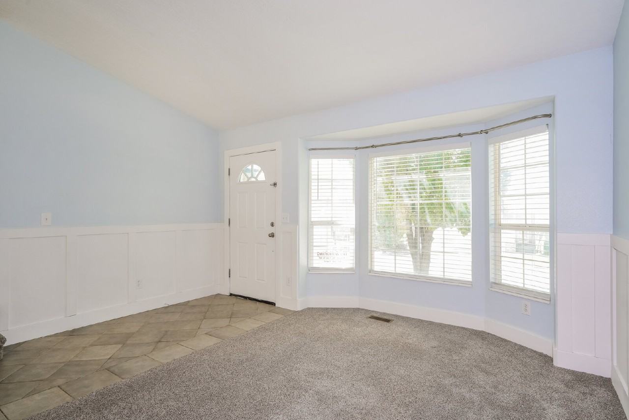 460 W 2325 N - Photo 4 of 20