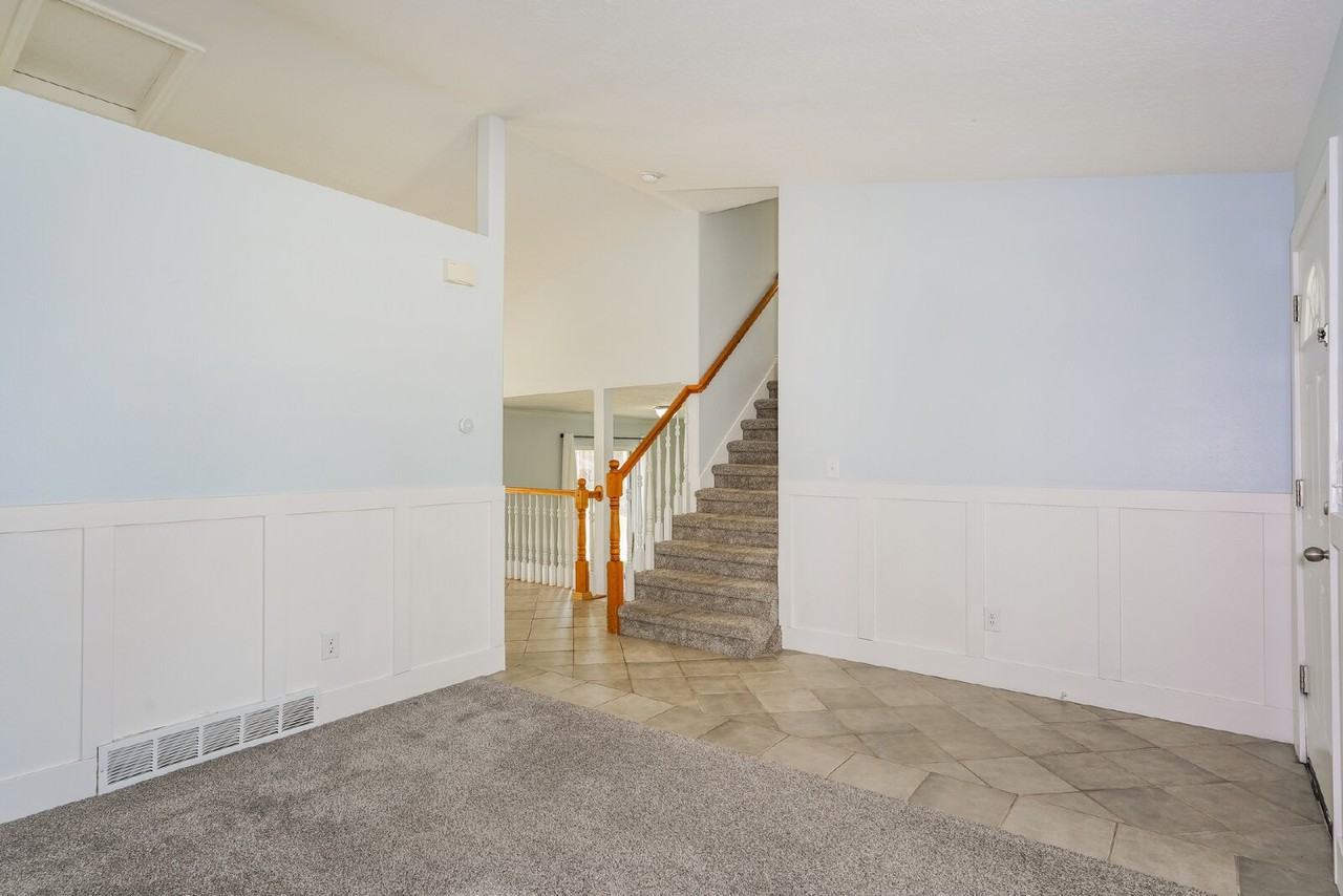 460 W 2325 N - Photo 5 of 20