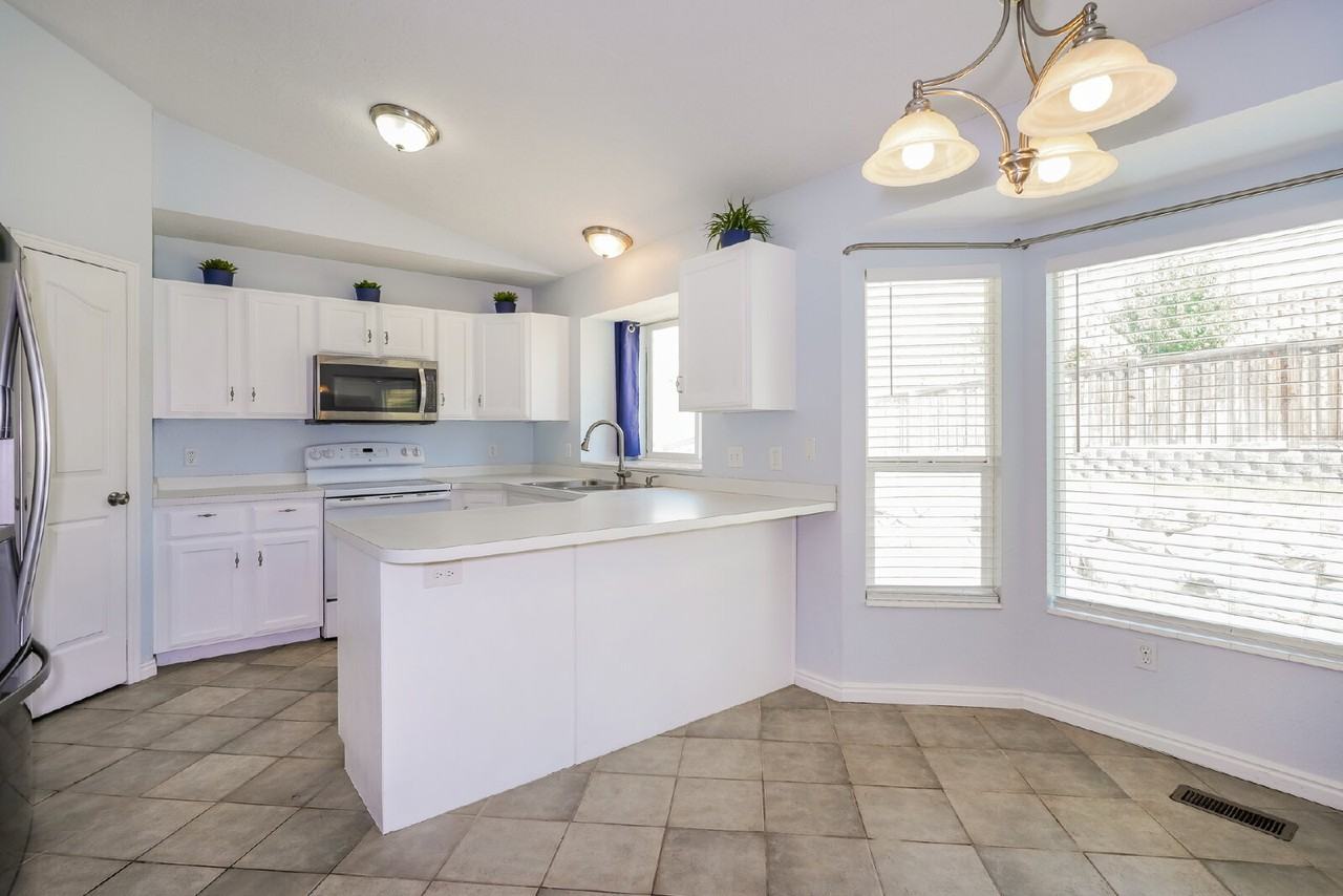 460 W 2325 N - Photo 6 of 20