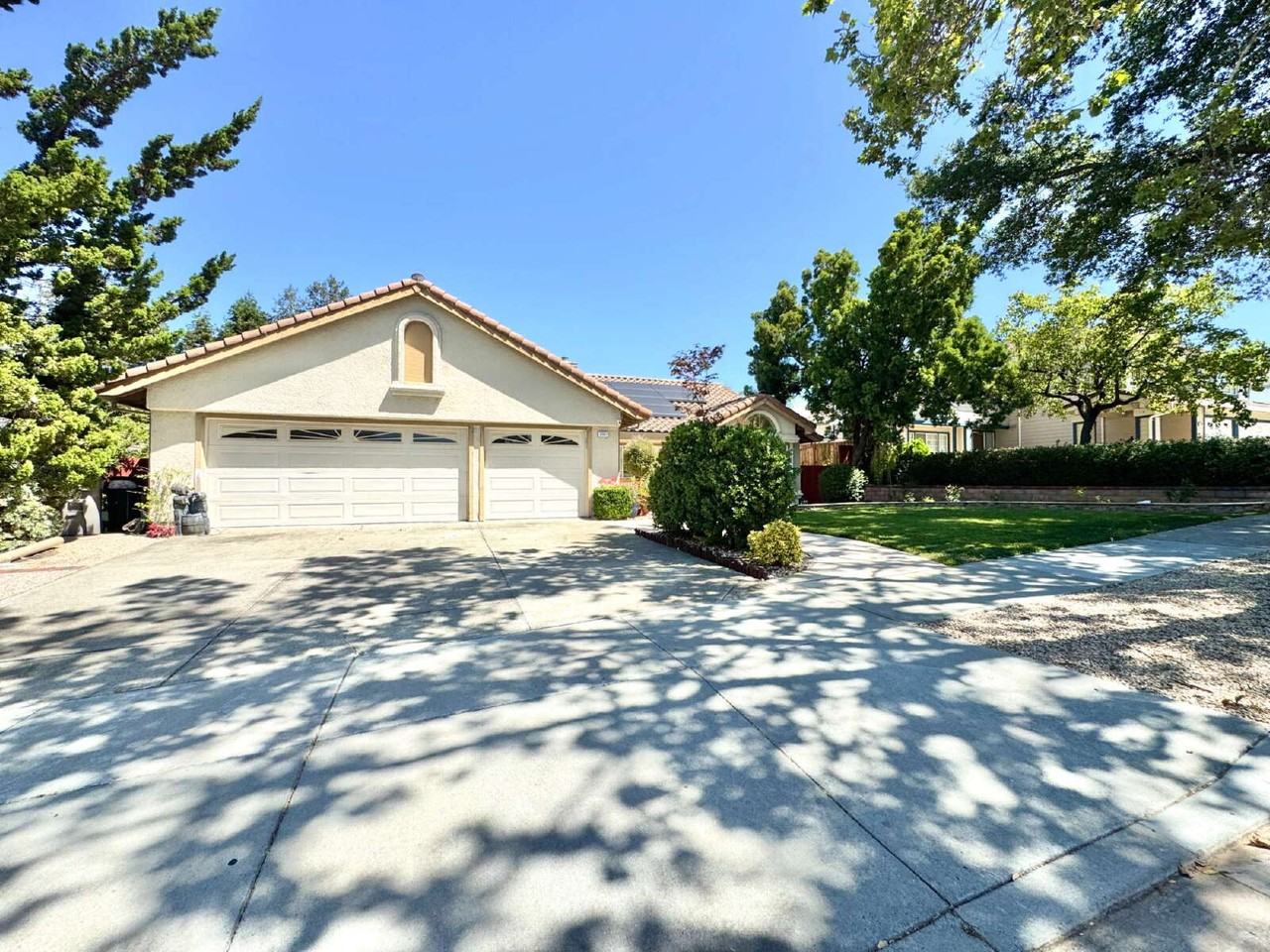 3281 Falerno Way - Photo 3 of 50
