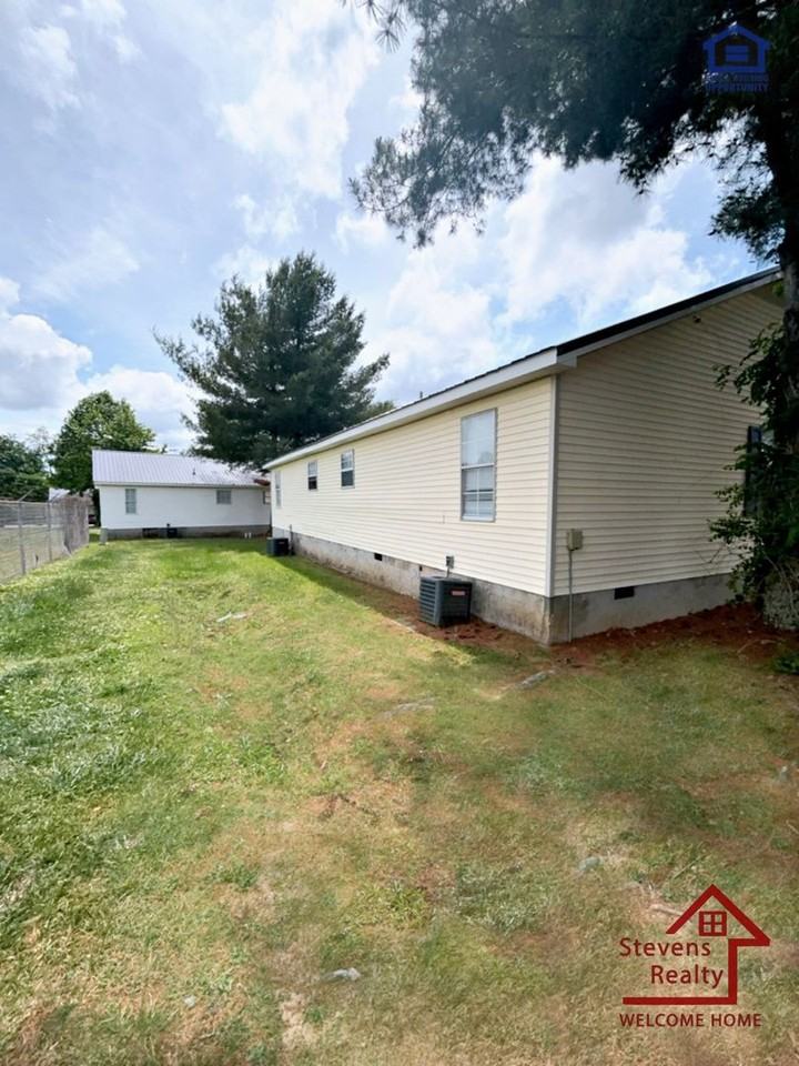 169 Dogwood Pointe Dr #2 - Photo 2 of 9