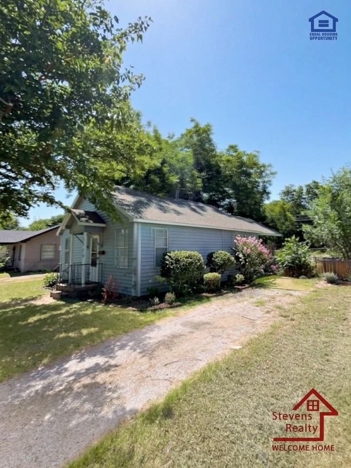 1314 Nw Smith Ave - Photo 2 of 12