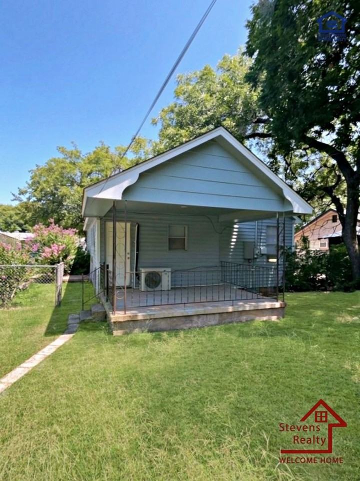 1314 Nw Smith Ave - Photo 3 of 12