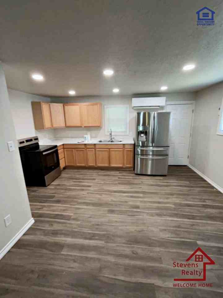 1314 Nw Smith Ave - Photo 5 of 12