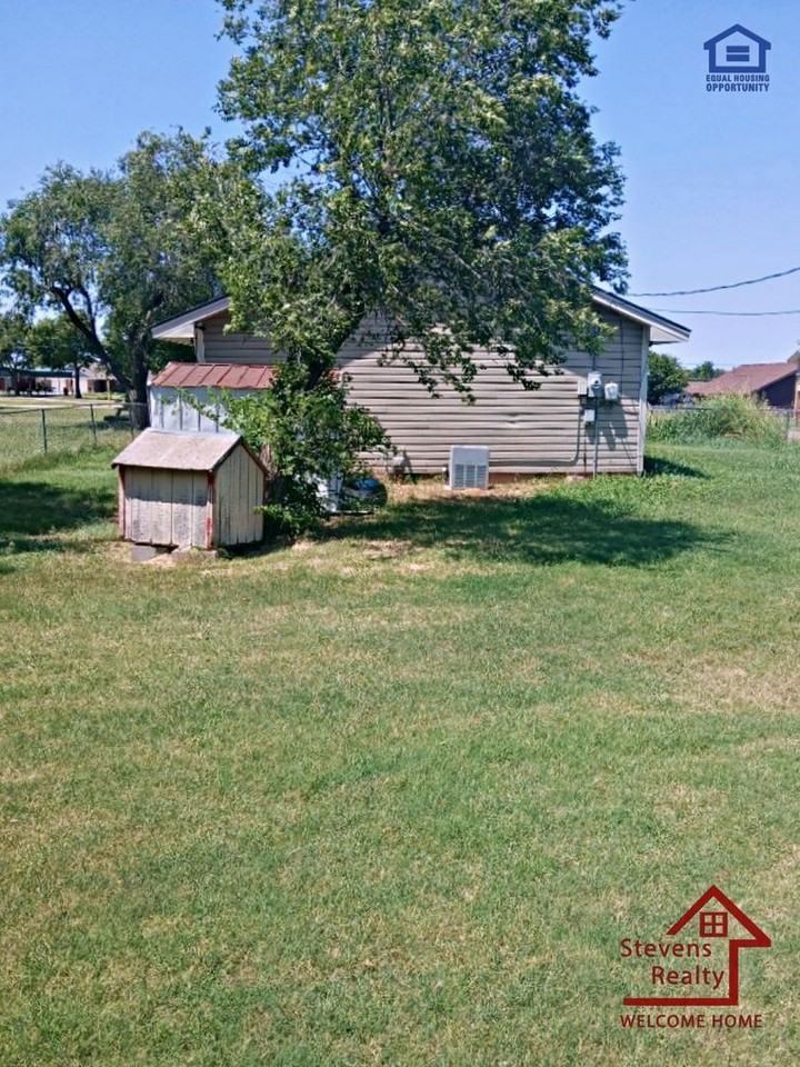 1302 Sw Texas Ave - Photo 2 of 4