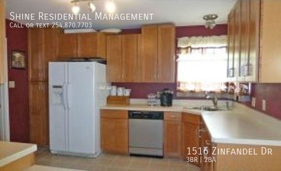 1516 Zinfandel Dr - Photo 3 of 10