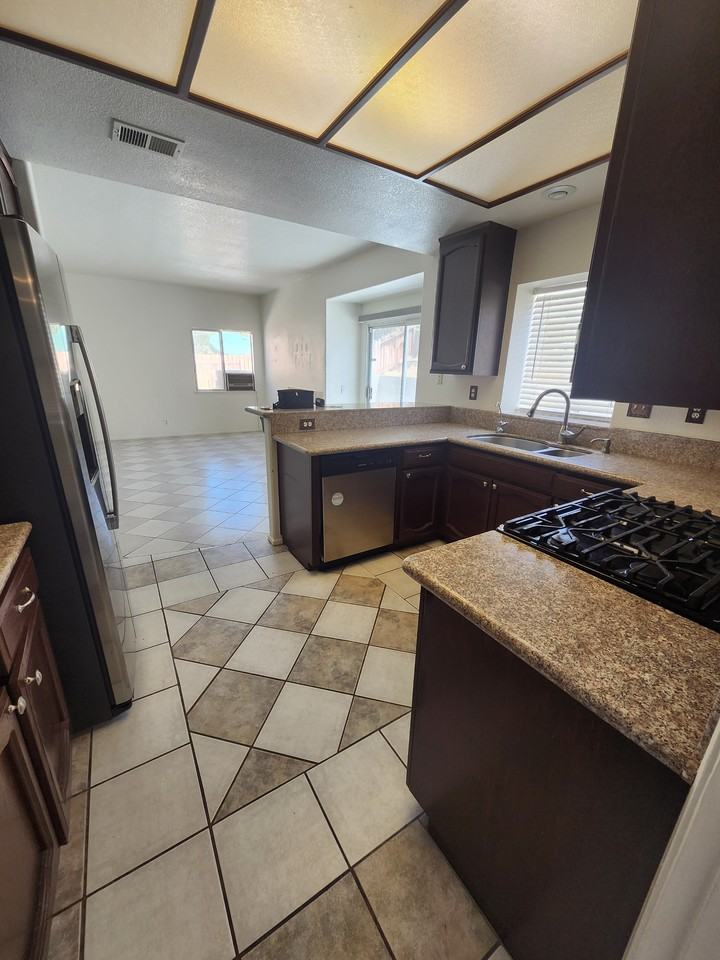 37729 5720 Opal Ave, Palmdale, Ca, 93552, Usa #NA - Photo 4 of 11
