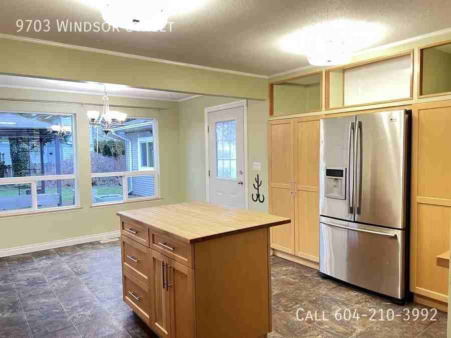 9703 Windsor St - Photo 2 of 20