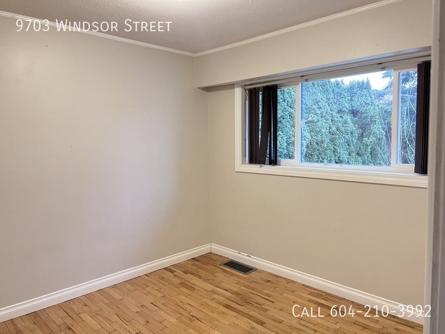 9703 Windsor St - Photo 4 of 20